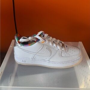 Nike White Low-Top Sneakers with Multicolor Collar